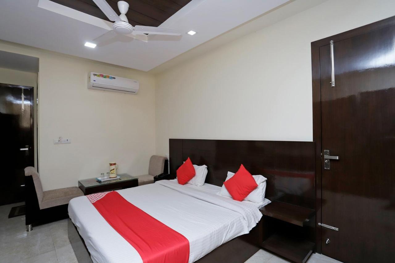 Oyo 39595 Hotel Ray Ban Kankhal Exterior photo